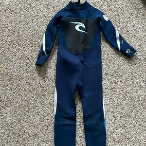Neoprene wetsuit. Size 6. Slim fit. Used.